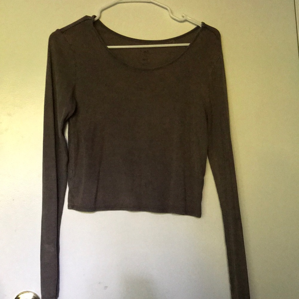 Cropped long sleeve shirt